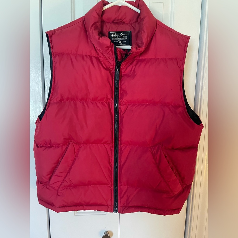 Eddie Bauer Men’s puffer vest- M